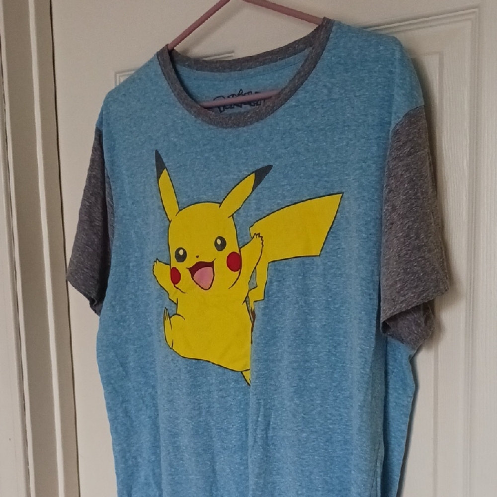 Pokemon Pikachu Tee Size Large